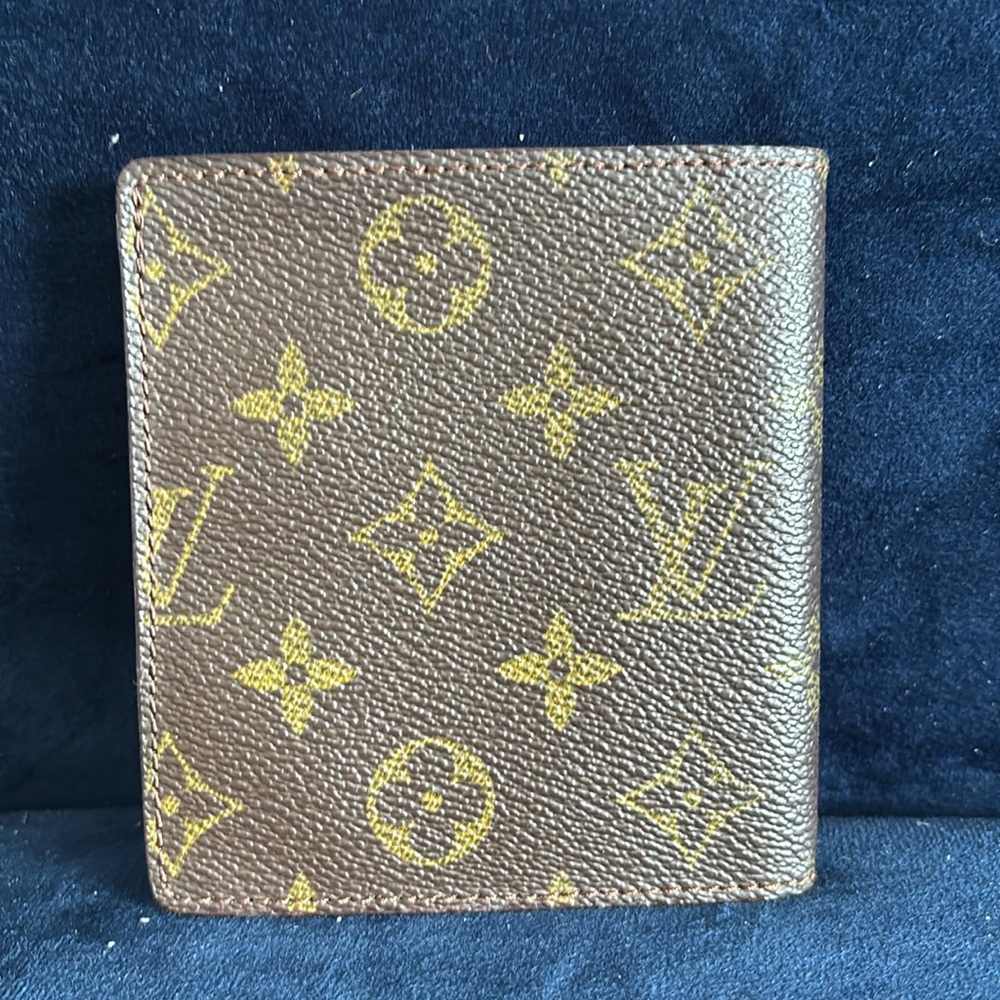 Louis vuitton card/ bill holder